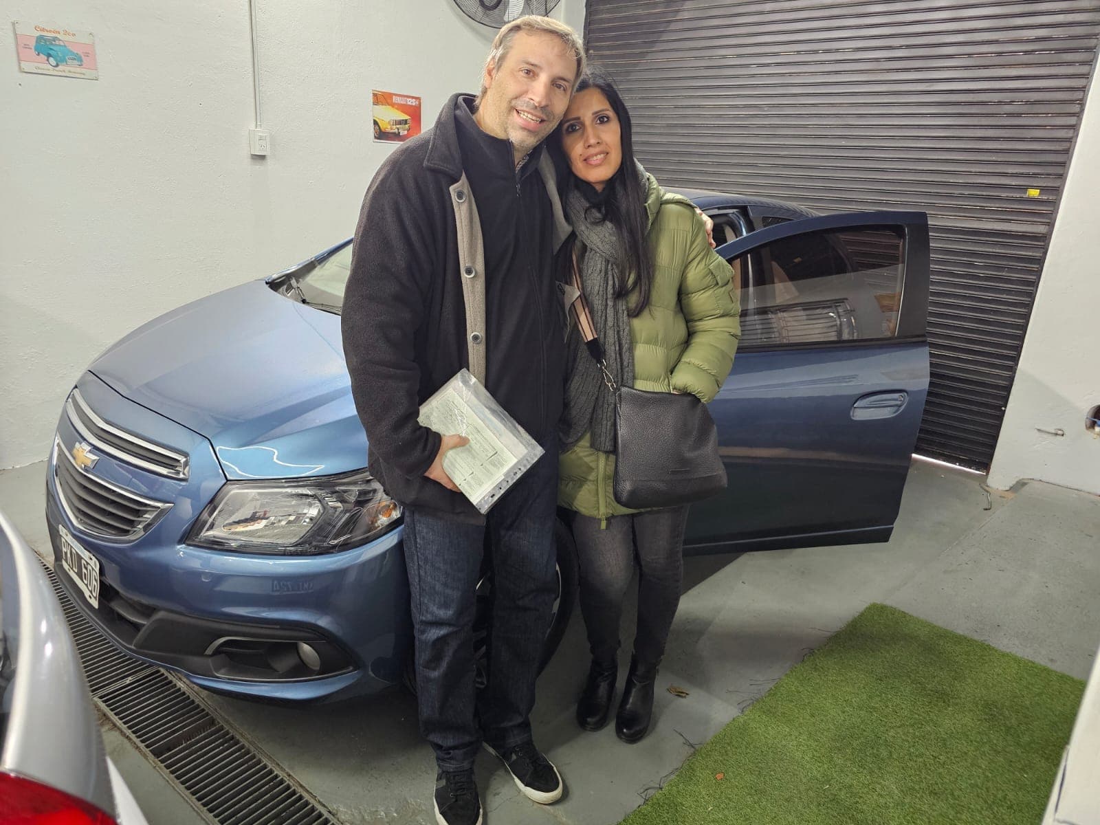 Pareja con Chevrolet